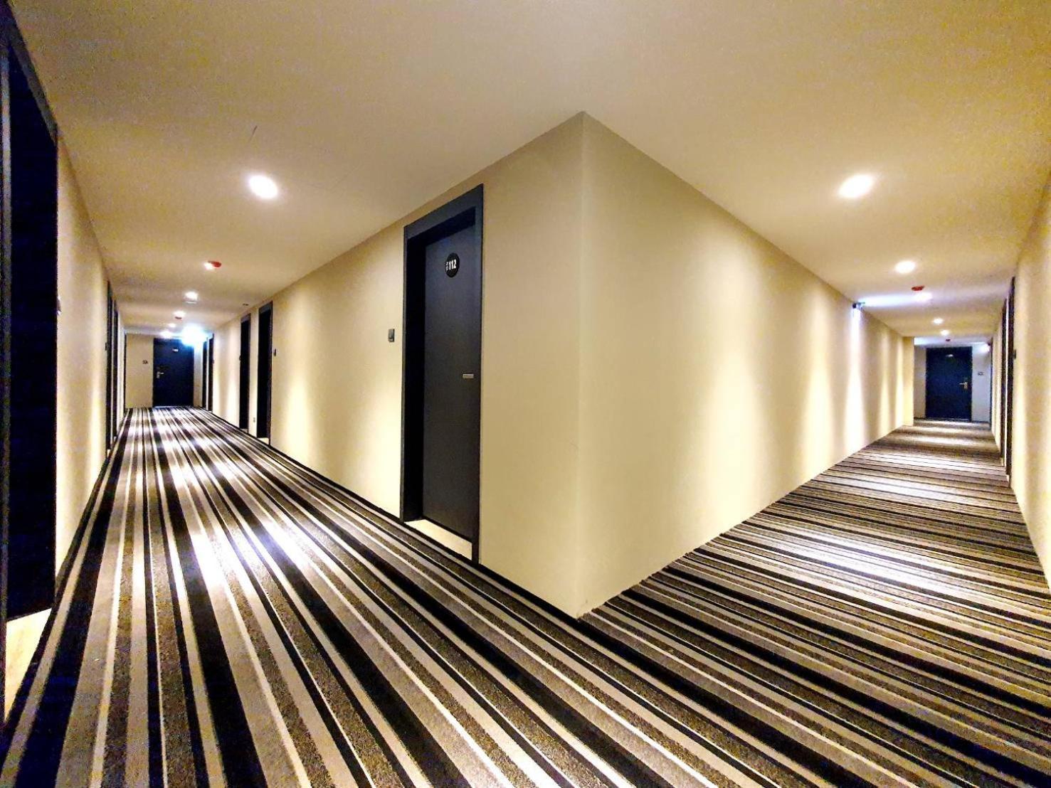 Dahua Hotel Кийлунг Екстериор снимка