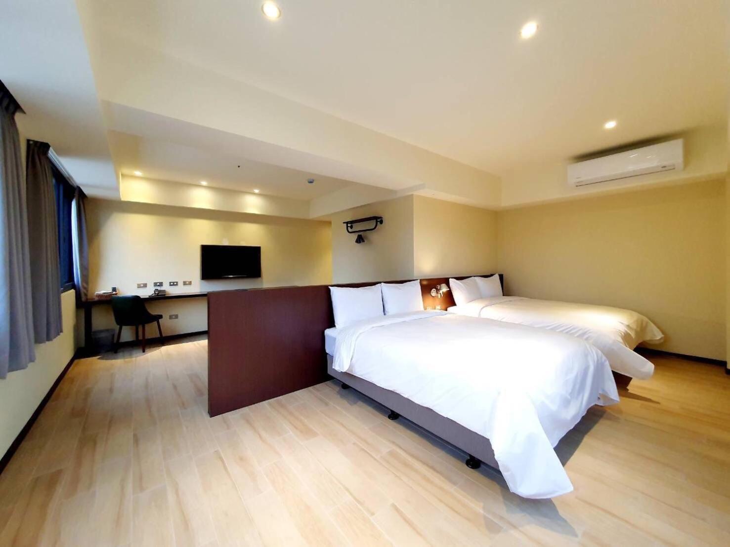 Dahua Hotel Кийлунг Екстериор снимка