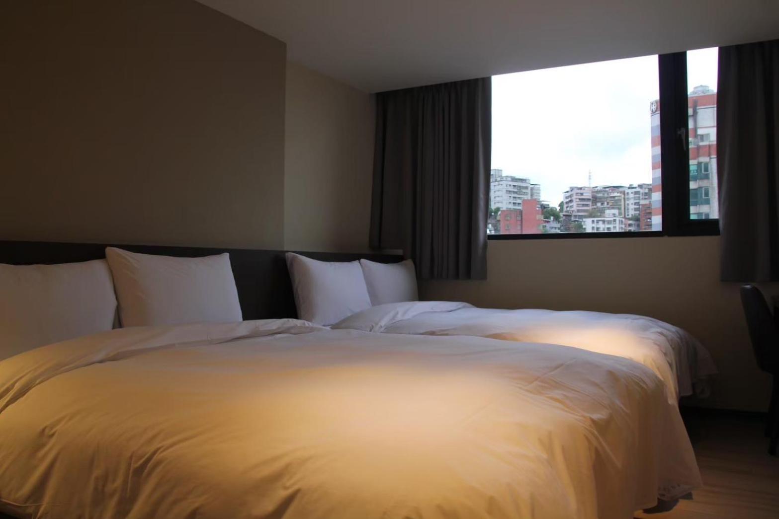 Dahua Hotel Кийлунг Екстериор снимка