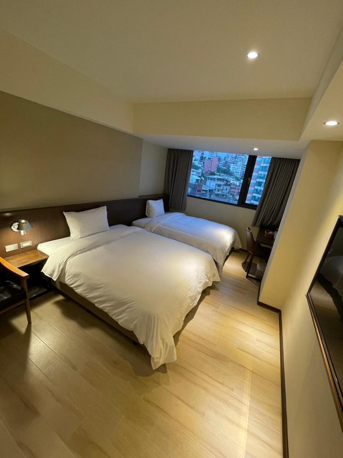 Dahua Hotel Кийлунг Екстериор снимка