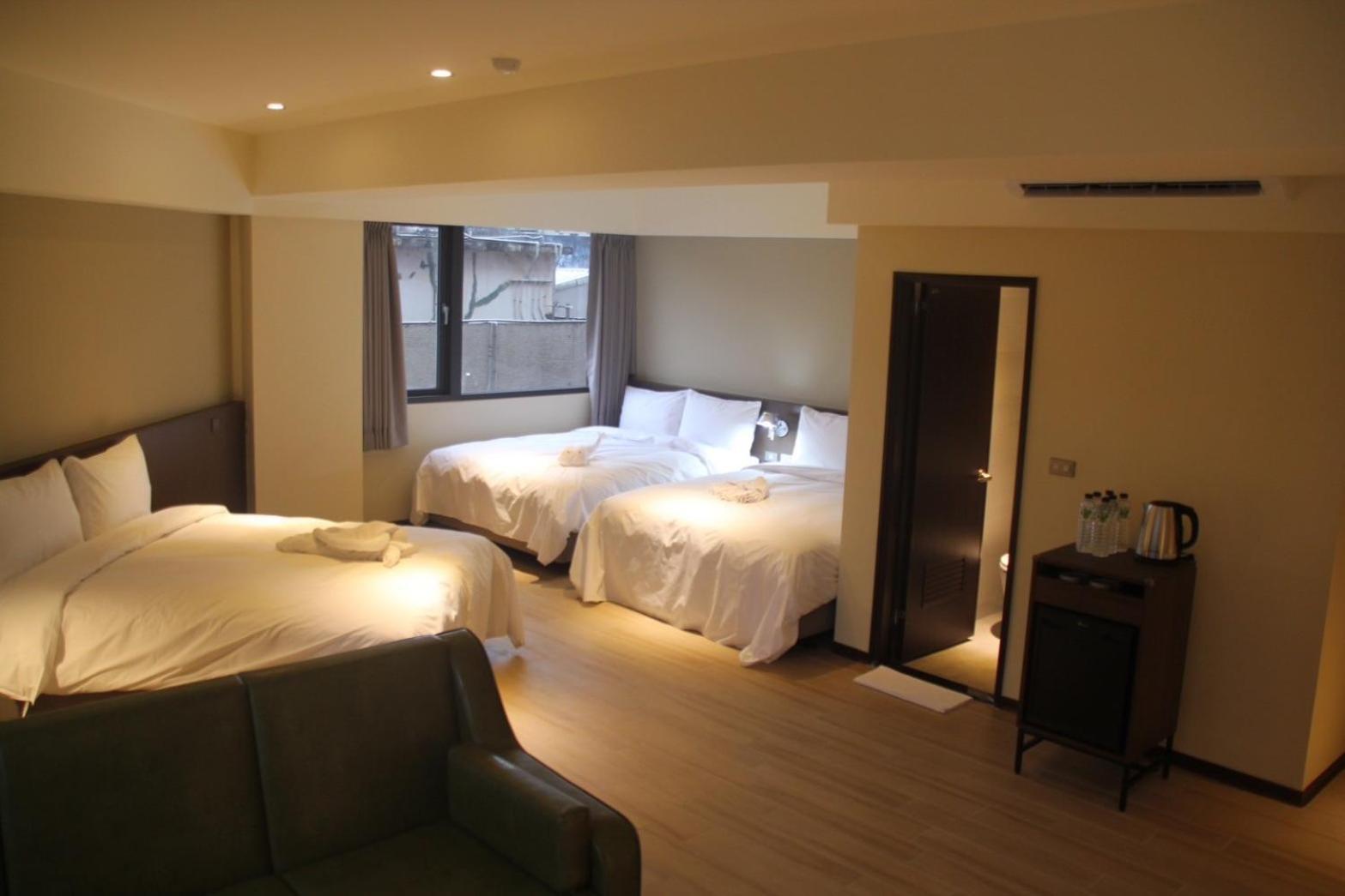 Dahua Hotel Кийлунг Екстериор снимка