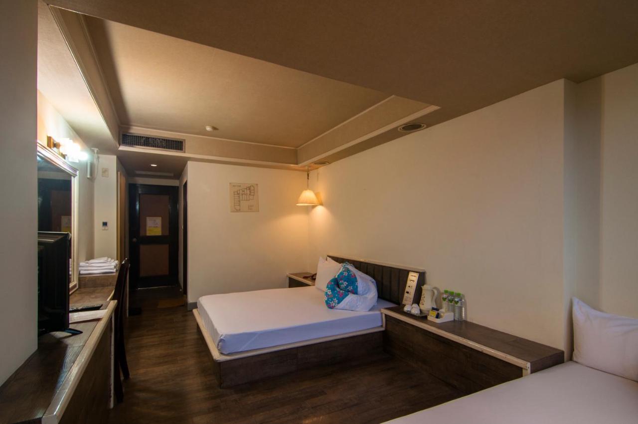Dahua Hotel Кийлунг Екстериор снимка