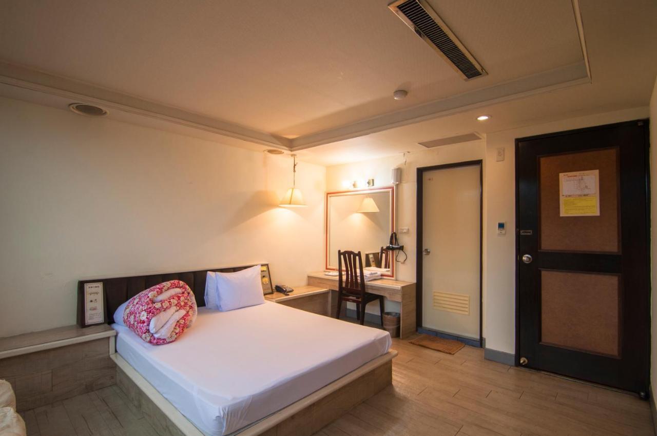 Dahua Hotel Кийлунг Екстериор снимка