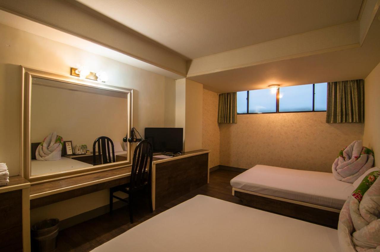 Dahua Hotel Кийлунг Екстериор снимка